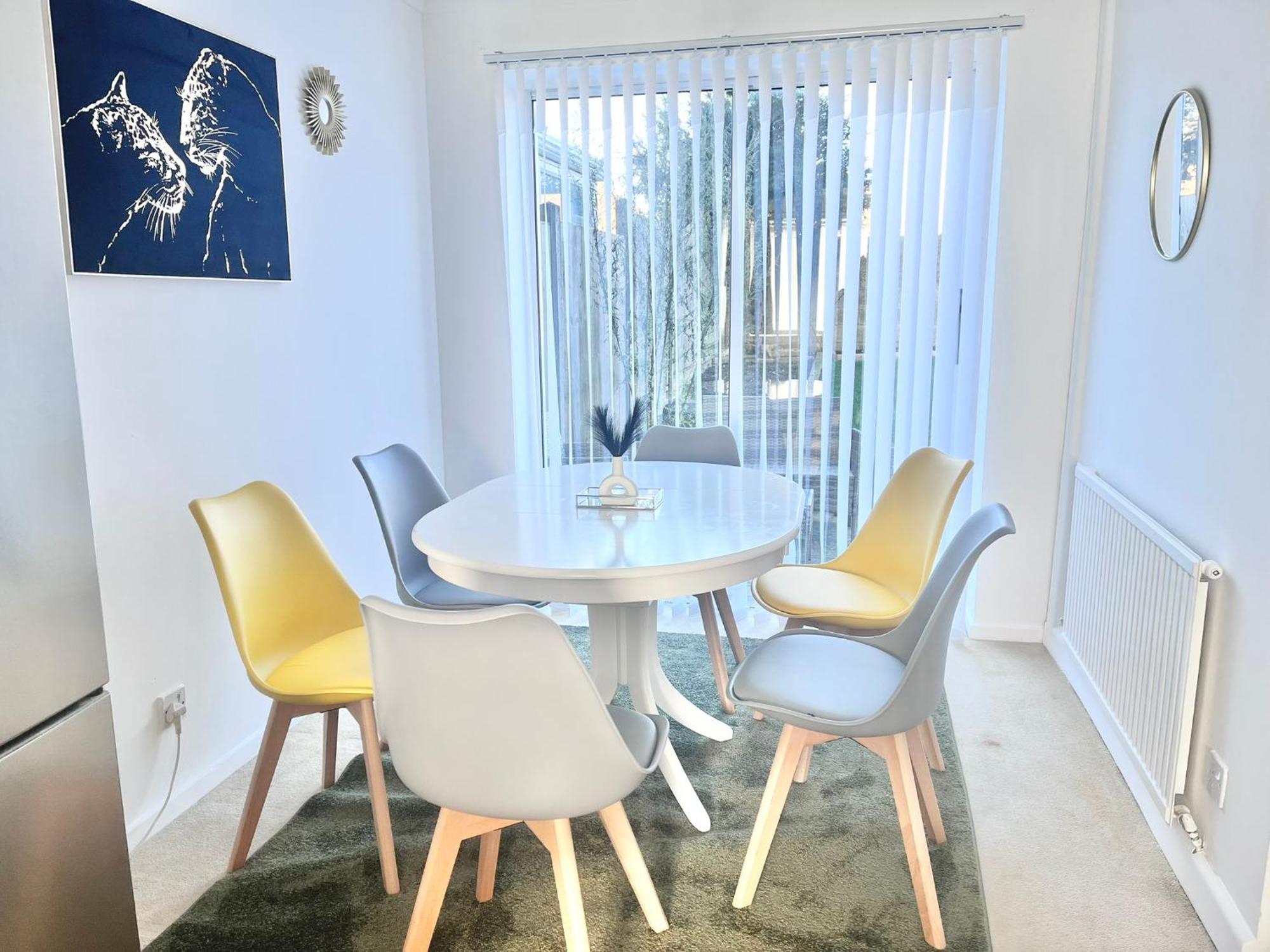 Lush House Close To Ashford Town Centre With Driveway Holiday home Ashford (Kent)
