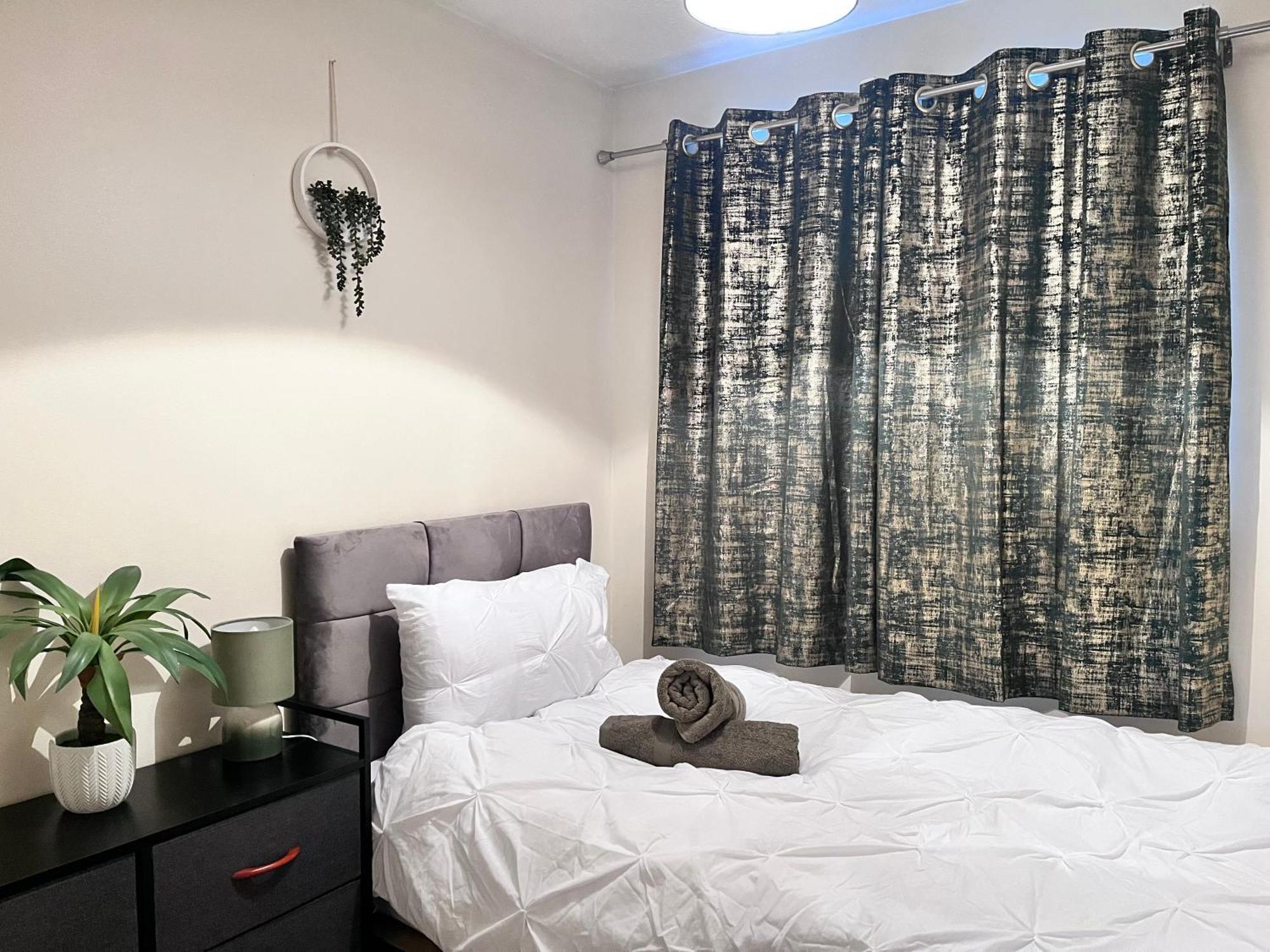 Holiday home Lush House Close To Ashford Town Centre With Driveway Ashford (Kent)