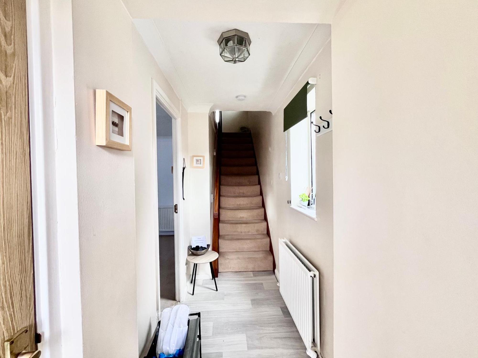 Lush House Close To Ashford Town Centre With Driveway Holiday home *