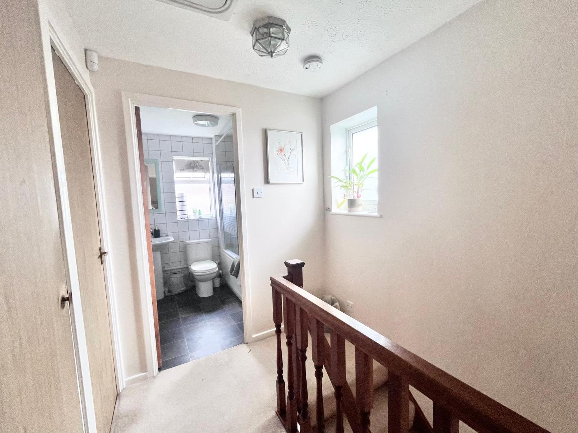 Lush House Close To Ashford Town Centre With Driveway Holiday home *