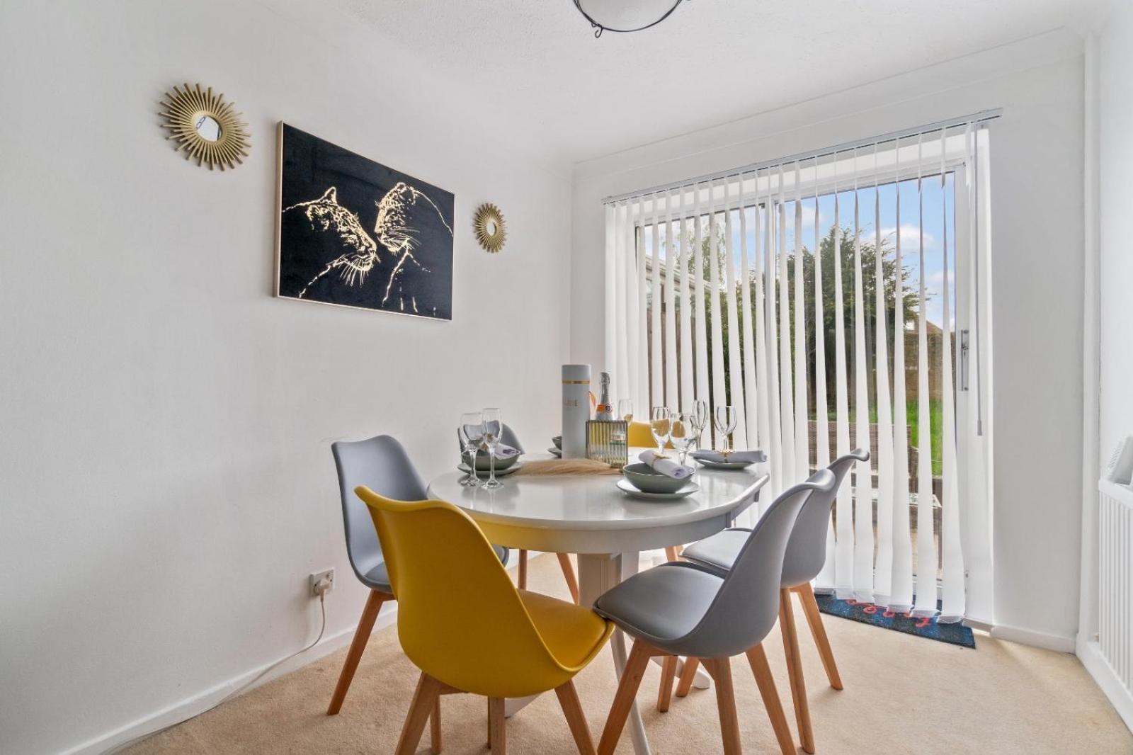 Lush House Close To Ashford Town Centre With Driveway Holiday home Ashford (Kent)